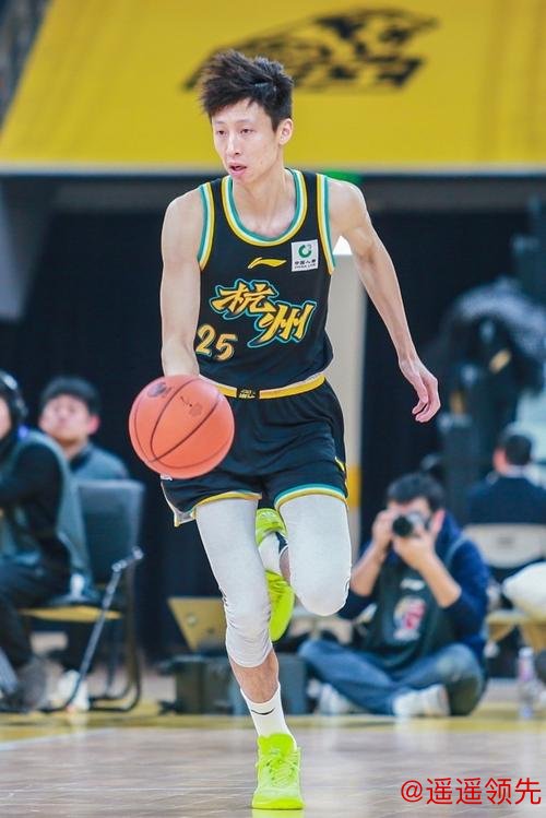 大鸟空砍22+20赵岩昊21分 7人上双广厦胜深圳